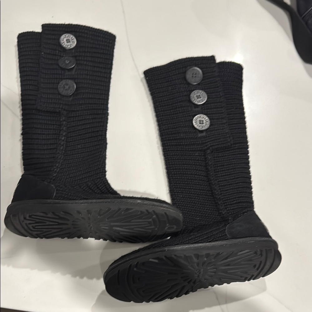 New UGG Classic Cardy Boot size 6